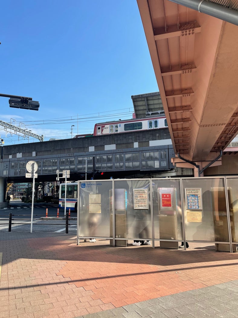 鶴見駅東口喫煙所の旧掲載写真