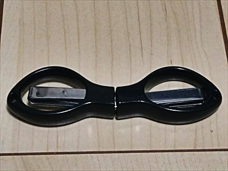 Folding scissors / 折り畳みハサミ